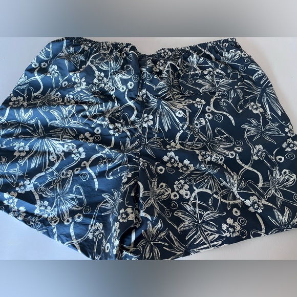 Patagonia short sleeve shirt and Baggies! - Picture 5 of 7